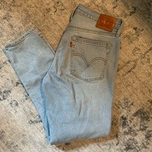 Levi’s Wedgie Fit Ankle Jeans